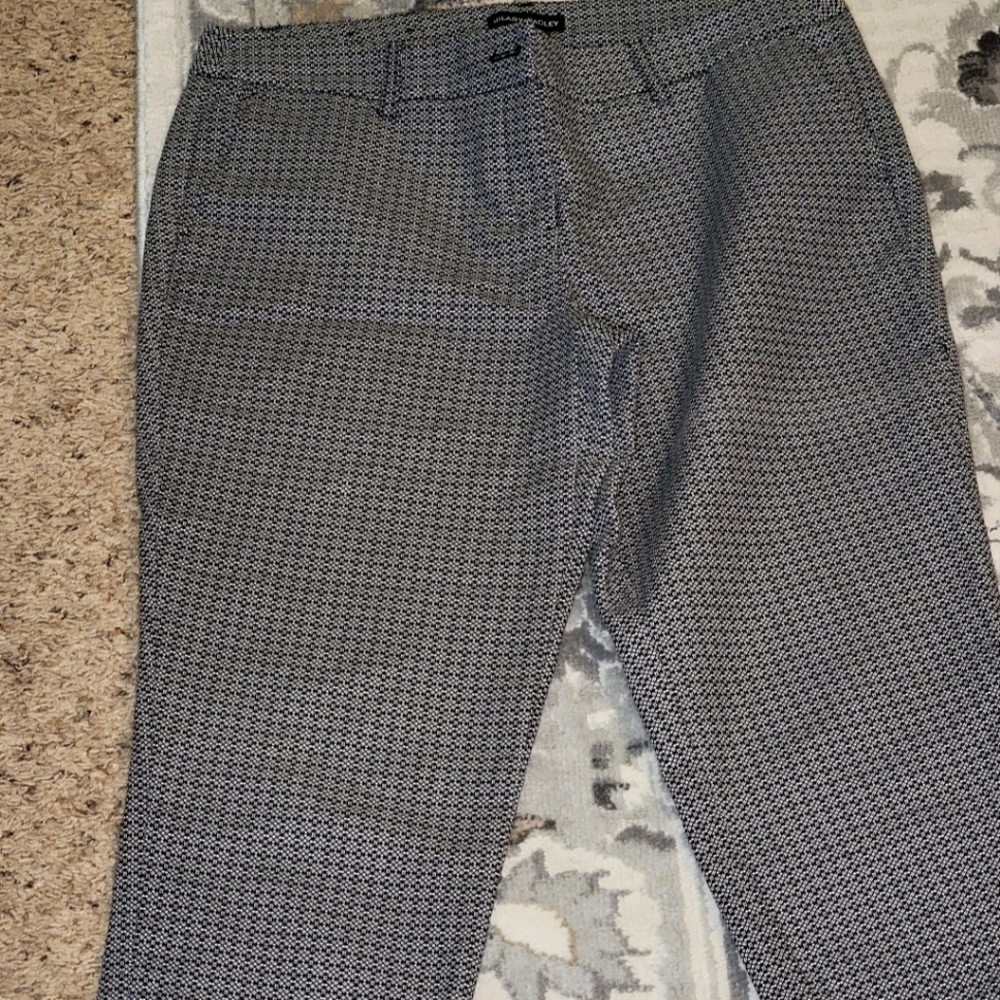 Hilary Radley Black and white Capri pants